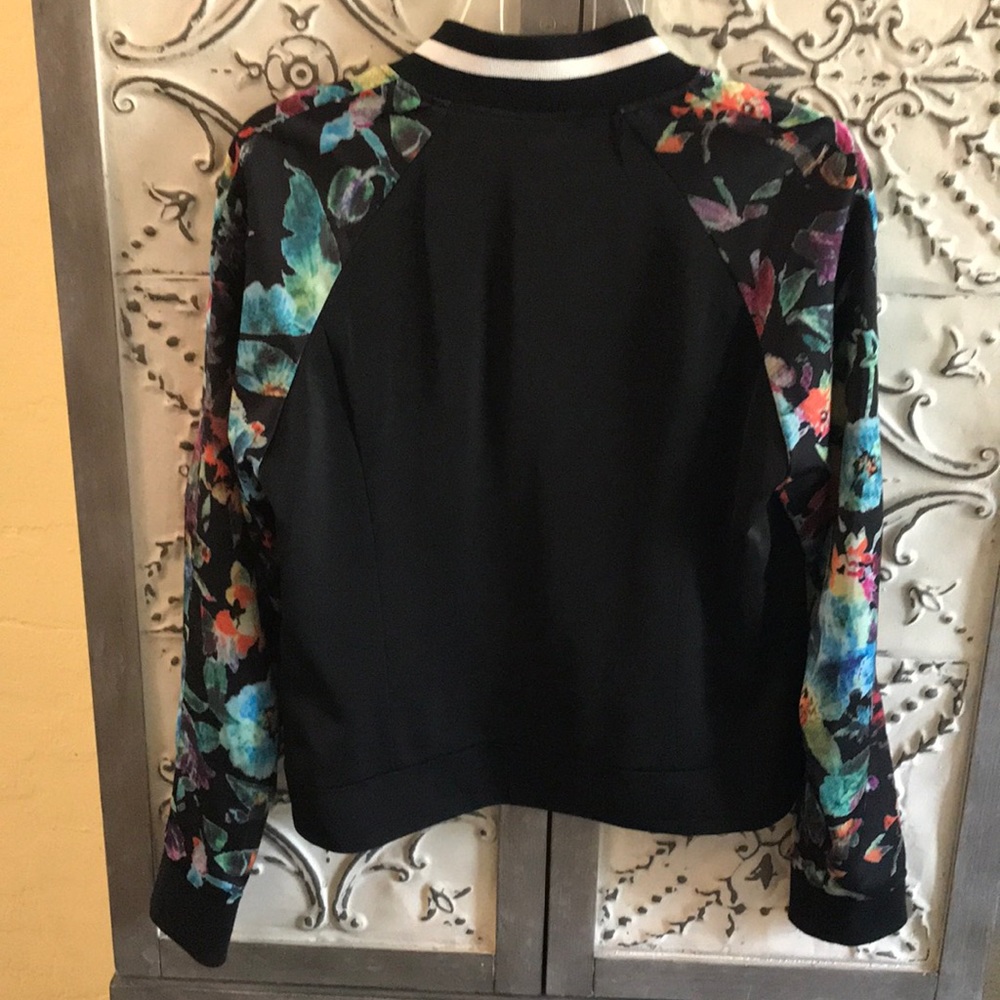 Mural Jacket - Picture 2 of 4